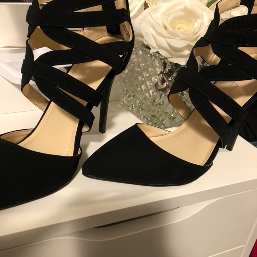 Heels - Picture 2 of 3